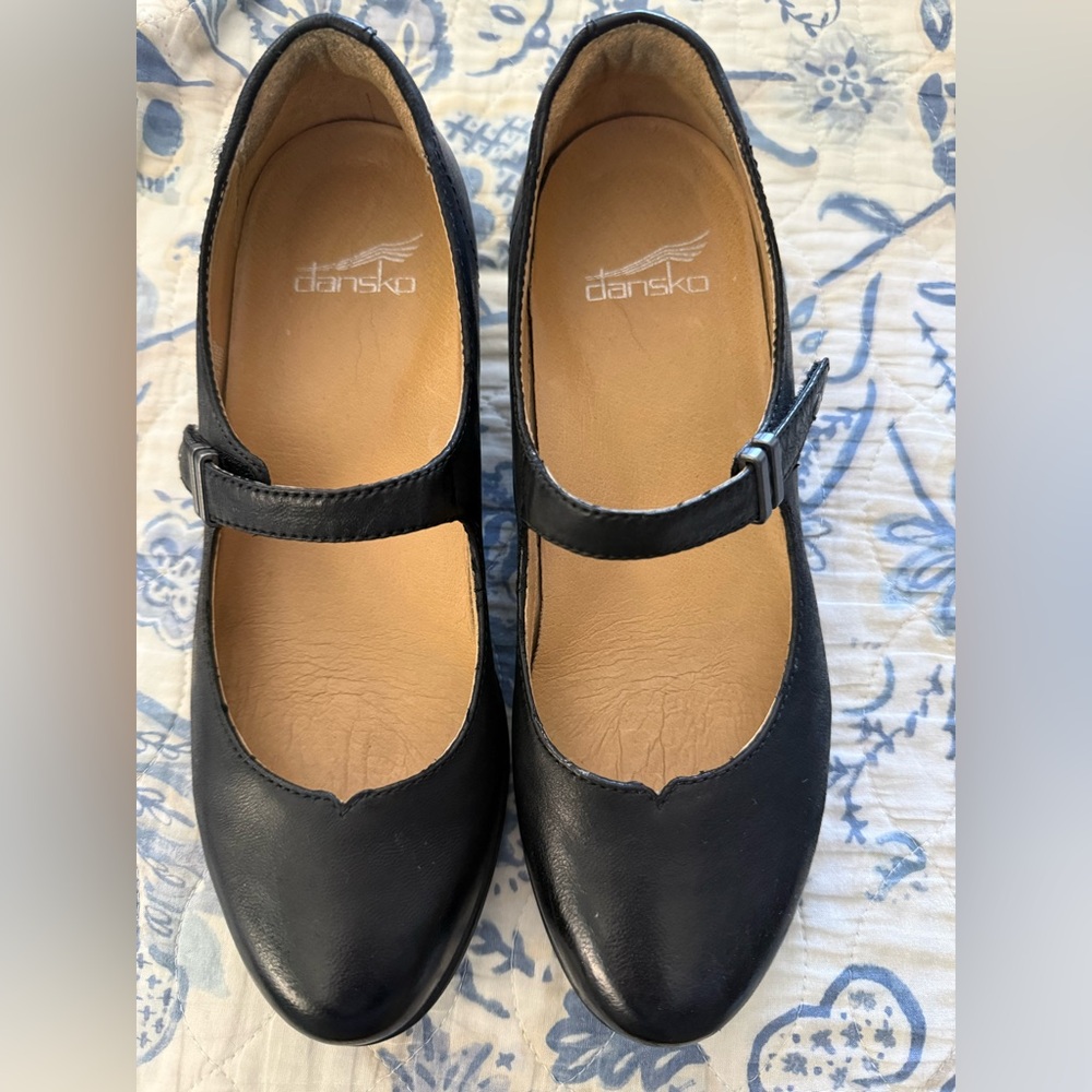 Dansko Black Leather Mary Jane block heel pumps with Adjustable Strap size 38
